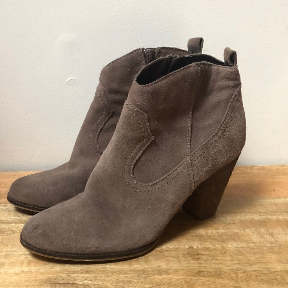 Plover Steve Madden Booties - Picture 2 of 11